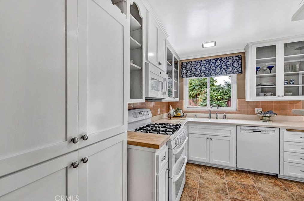 1208 Park Ln, Santa Ana CA  92706-1423 exterior