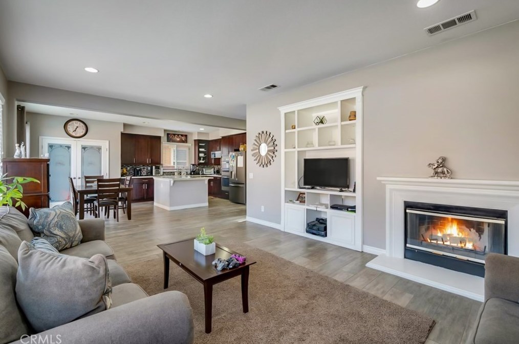 27665 Hackberry St, Murrieta CA  92562-4376 exterior