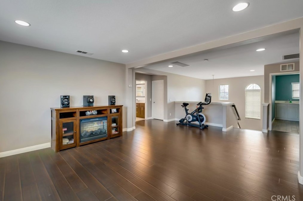 27665 Hackberry St, Murrieta CA  92562-4376 exterior