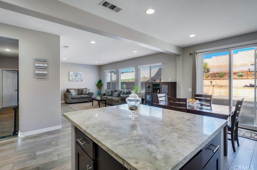 27665 Hackberry St, Murrieta CA  92562-4376 exterior