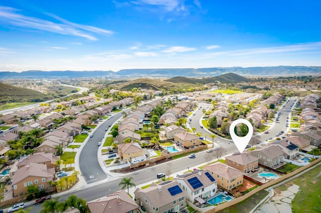 27665 Hackberry St, Murrieta CA  92562-4376 exterior