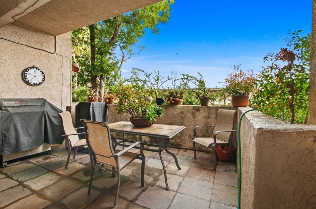 2460 Fairbrook Way, Costa Mesa CA  92626-6573 exterior
