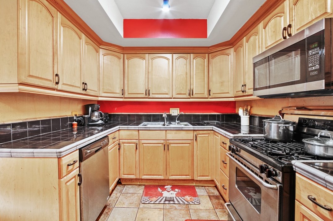 2460 Fairbrook Way, Costa Mesa CA  92626-6573 exterior