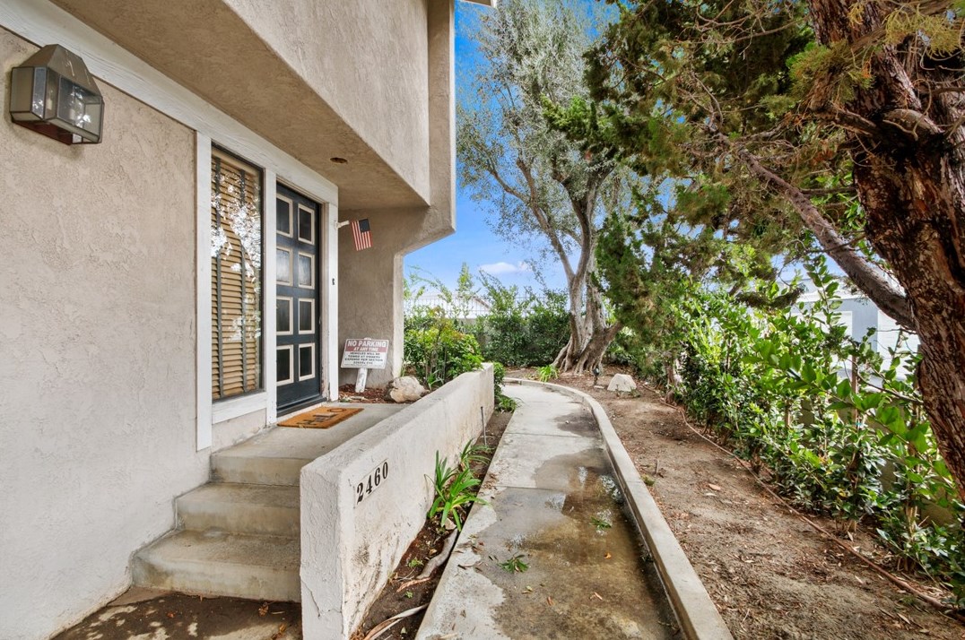 2460 Fairbrook Way, Costa Mesa CA  92626-6573 exterior