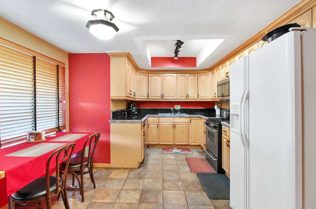 2460 Fairbrook Way, Costa Mesa CA  92626-6573 exterior