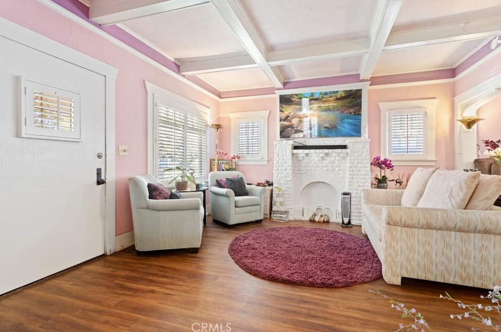 1438 37th Dr, Los Angeles CA  90018-4510 exterior