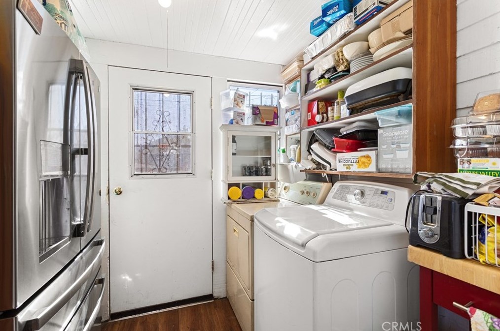 1438 37th Dr, Los Angeles CA  90018-4510 exterior