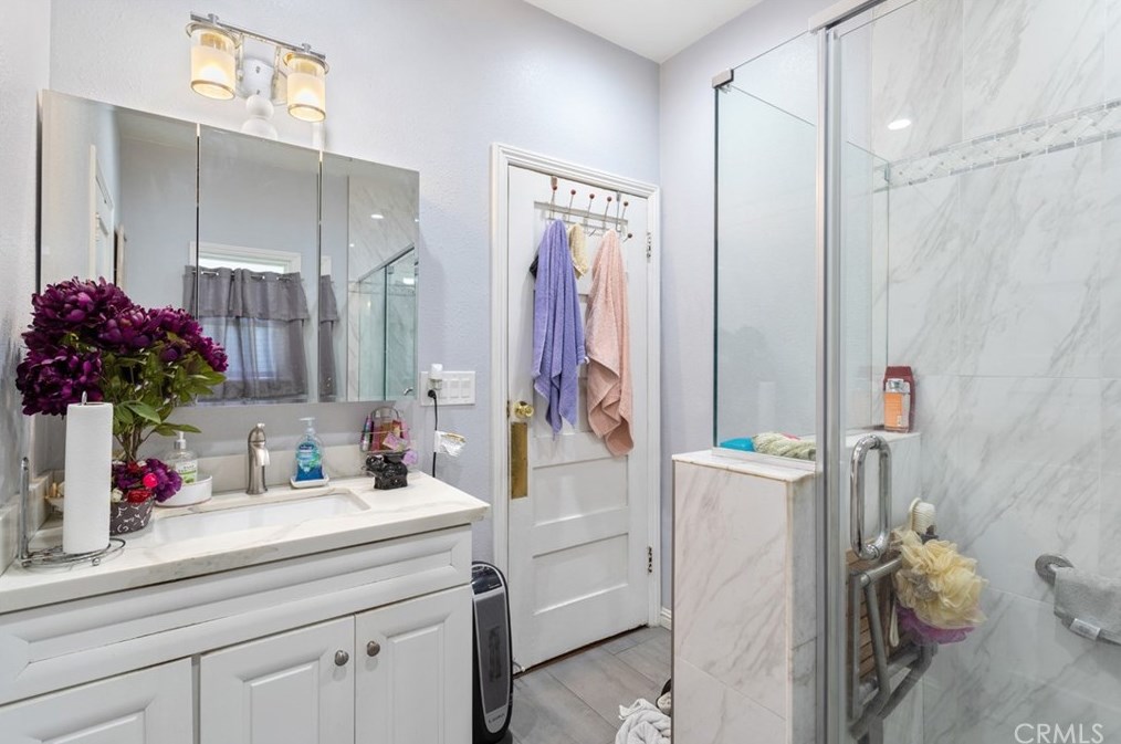 1438 37th Dr, Los Angeles CA  90018-4510 exterior