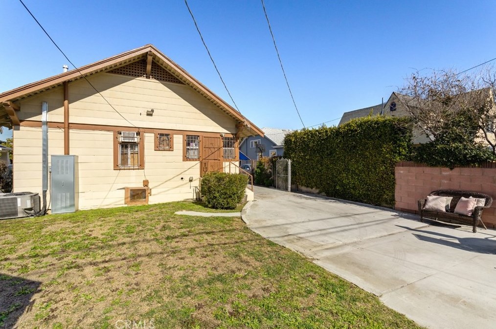 1438 37th Dr, Los Angeles CA  90018-4510 exterior