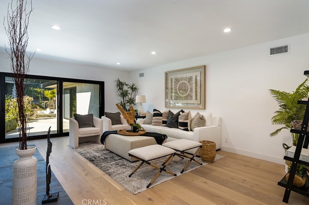 5419 Garth Ave, Los Angeles CA  90056-1115 exterior