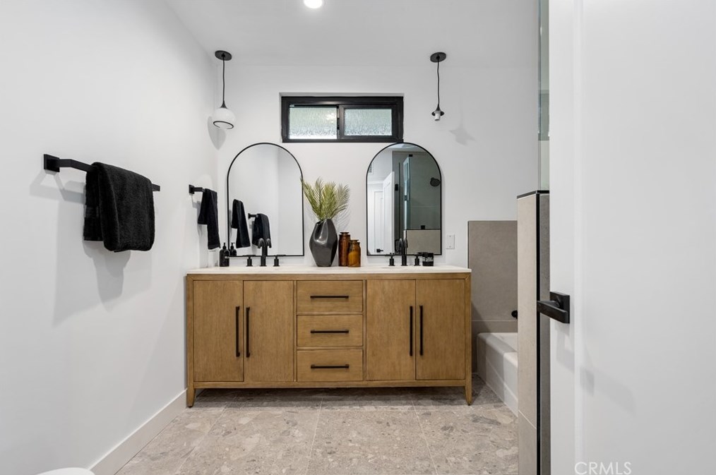5419 Garth Ave, Los Angeles CA  90056-1115 exterior