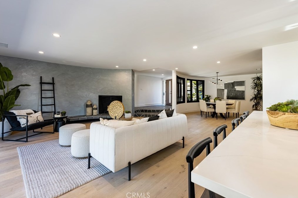 5419 Garth Ave, Los Angeles CA  90056-1115 exterior