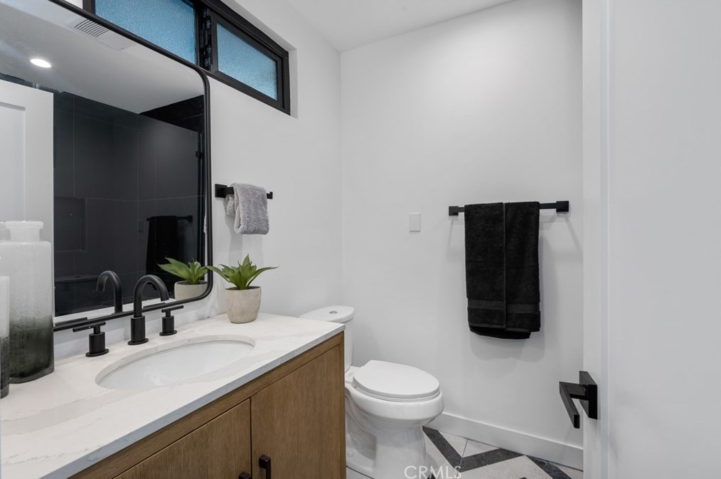 5419 Garth Ave, Los Angeles CA  90056-1115 exterior