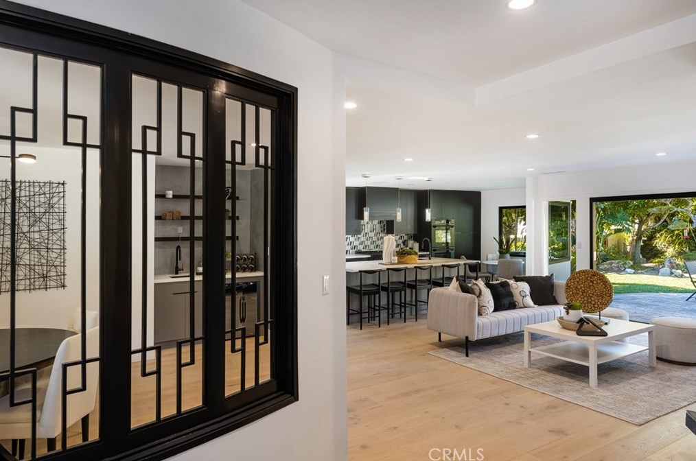 5419 Garth Ave, Los Angeles CA  90056-1115 exterior