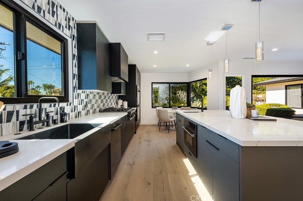 5419 Garth Ave, Los Angeles CA  90056-1115 exterior
