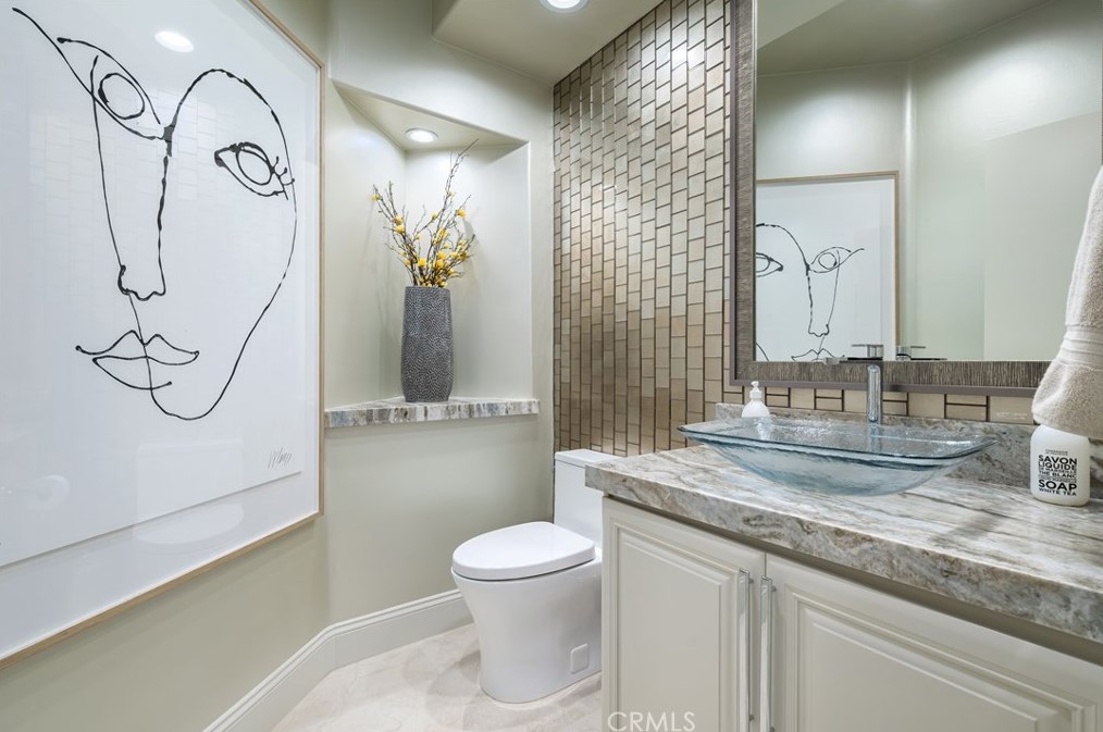 223 Desert Holly Dr, Palm Desert CA  92211-7410 exterior