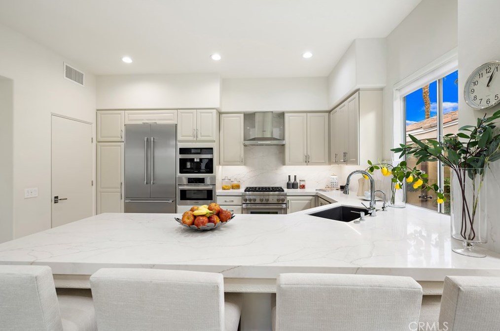 223 Desert Holly Dr, Palm Desert CA  92211-7410 exterior