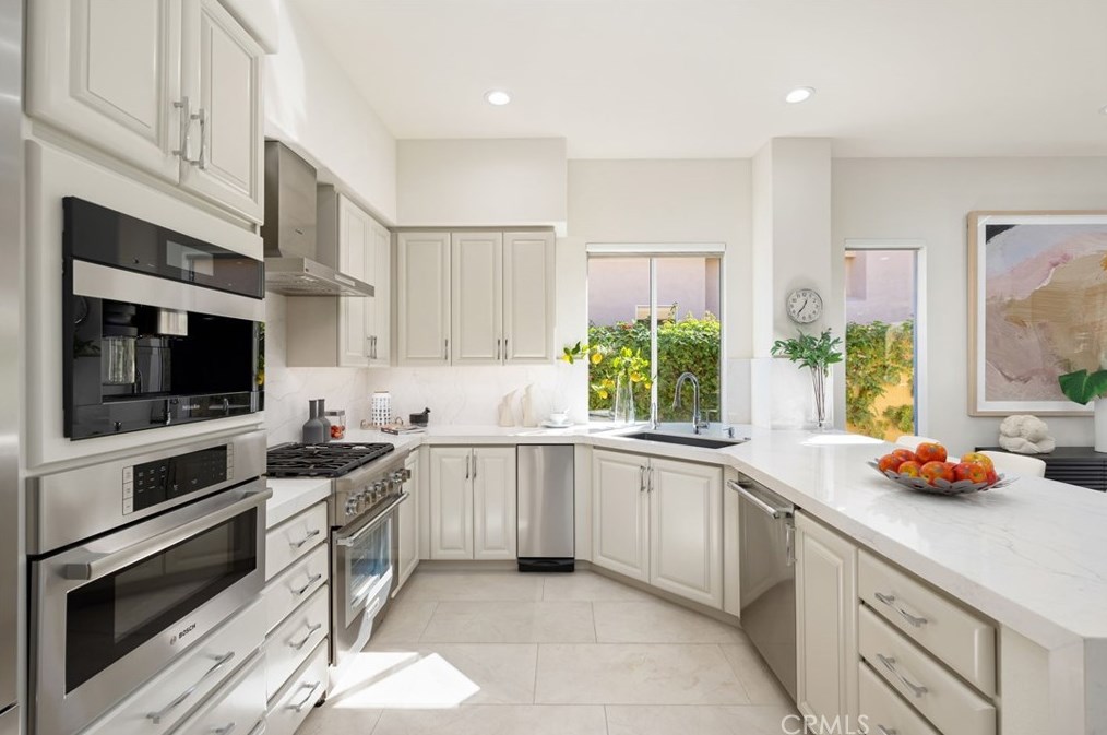 223 Desert Holly Dr, Palm Desert CA  92211-7410 exterior