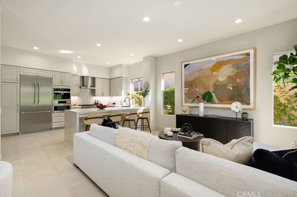 223 Desert Holly Dr, Palm Desert CA  92211-7410 exterior