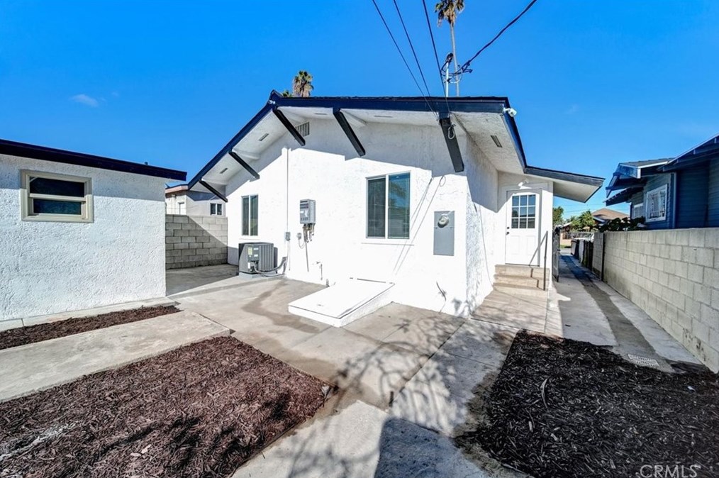 1660 57th St, Los Angeles CA  90011-5049 exterior