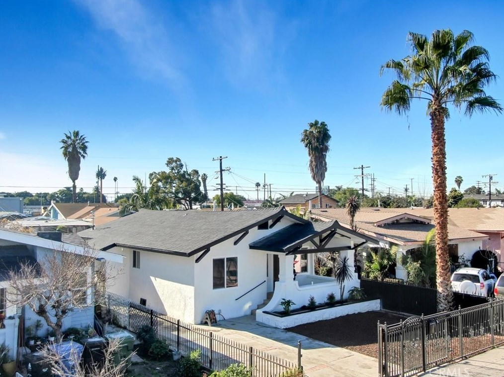 1660 57th St, Los Angeles CA  90011-5049 exterior