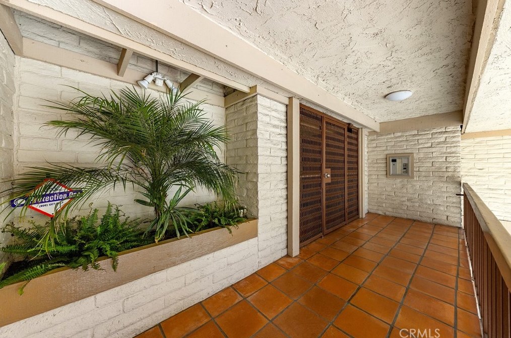 1850 Midvale Ave, Los Angeles CA  90025-4561 exterior