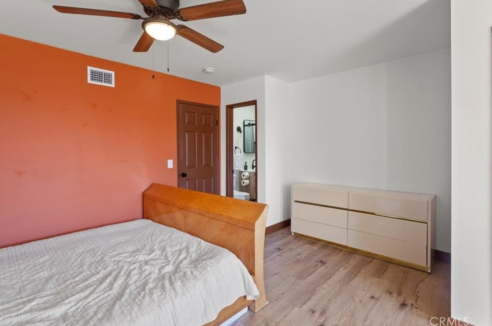 16362 Hollywood Ln, Huntington Beach CA  92649-2635 exterior