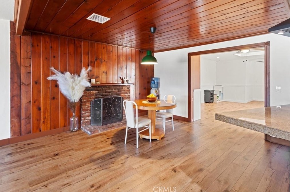 16362 Hollywood Ln, Huntington Beach CA  92649-2635 exterior