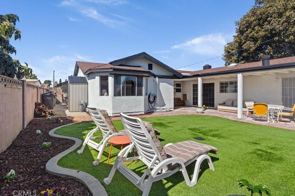 16362 Hollywood Ln, Huntington Beach CA  92649-2635 exterior