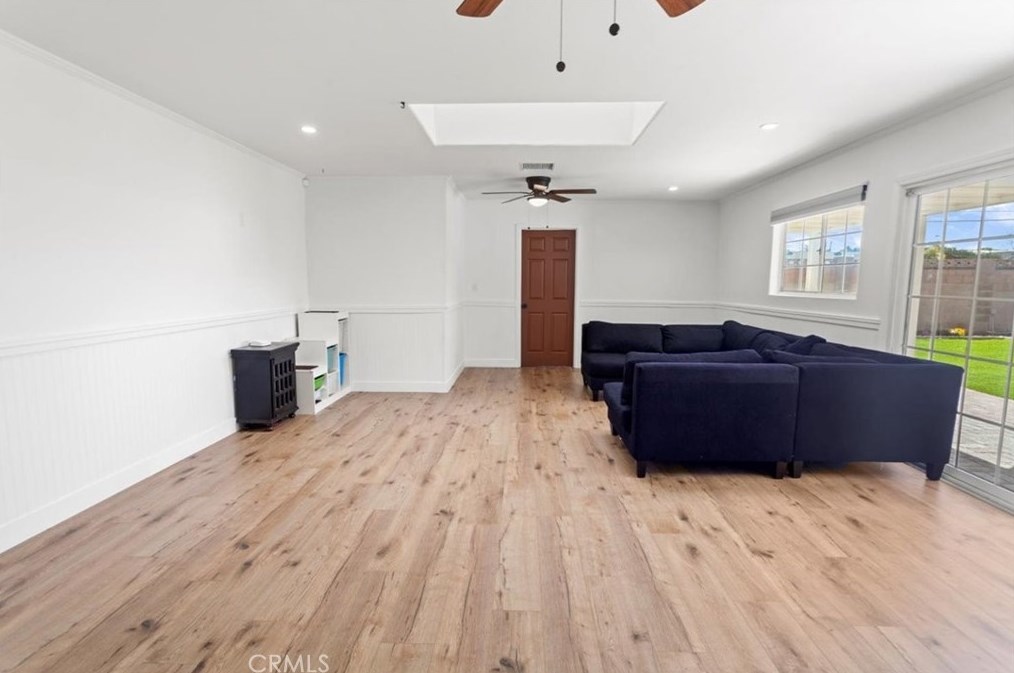 16362 Hollywood Ln, Huntington Beach CA  92649-2635 exterior