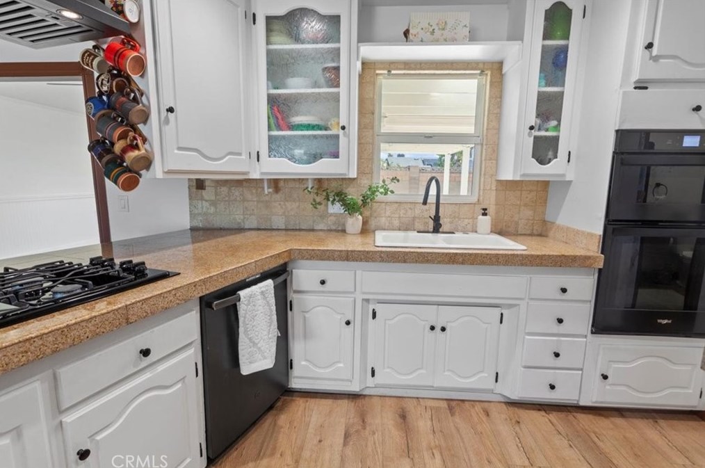 16362 Hollywood Ln, Huntington Beach CA  92649-2635 exterior