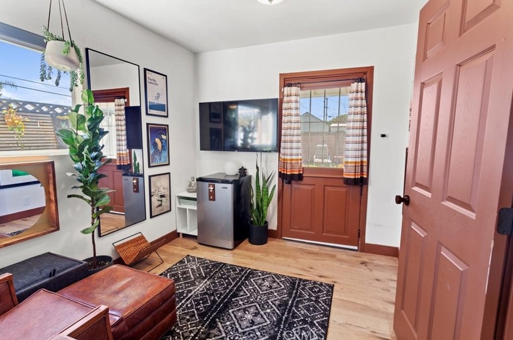 16362 Hollywood Ln, Huntington Beach CA  92649-2635 exterior