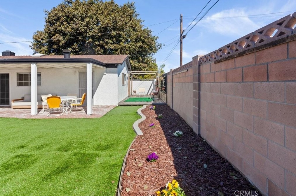 16362 Hollywood Ln, Huntington Beach CA  92649-2635 exterior