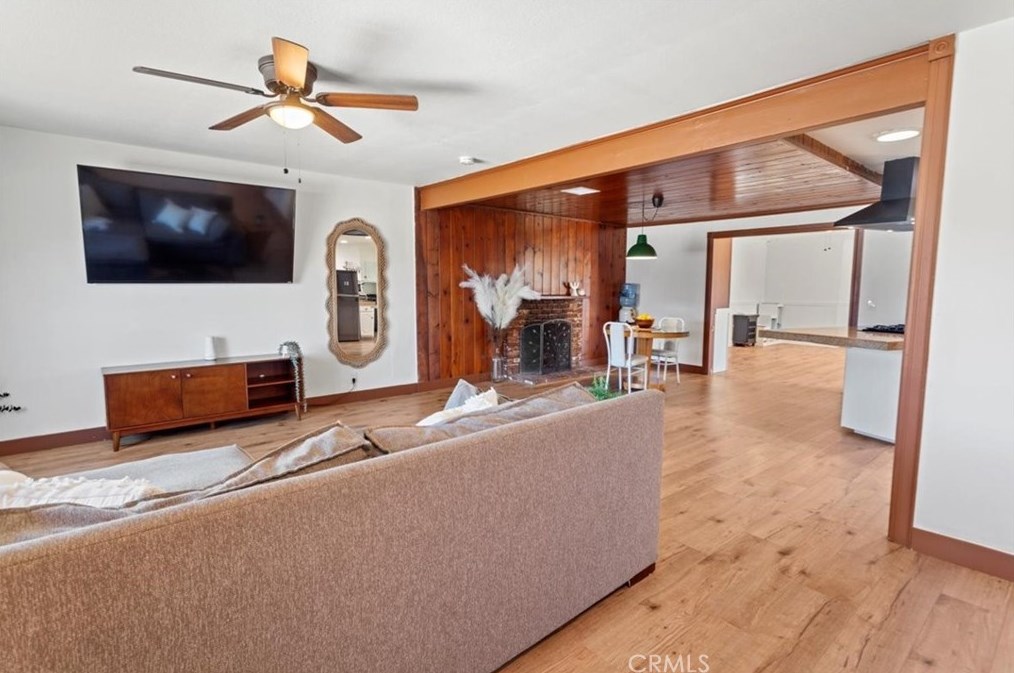 16362 Hollywood Ln, Huntington Beach CA  92649-2635 exterior