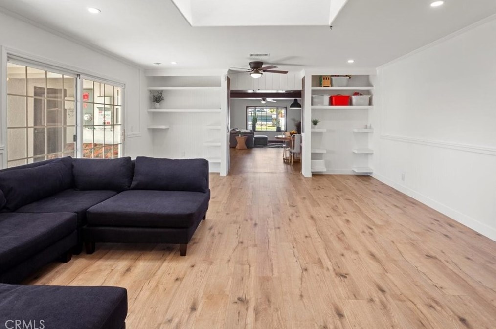 16362 Hollywood Ln, Huntington Beach CA  92649-2635 exterior