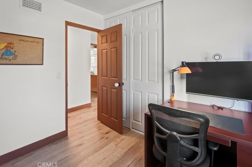 16362 Hollywood Ln, Huntington Beach CA  92649-2635 exterior