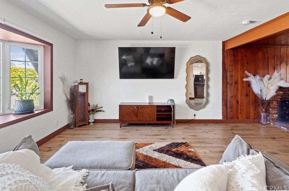 16362 Hollywood Ln, Huntington Beach CA  92649-2635 exterior