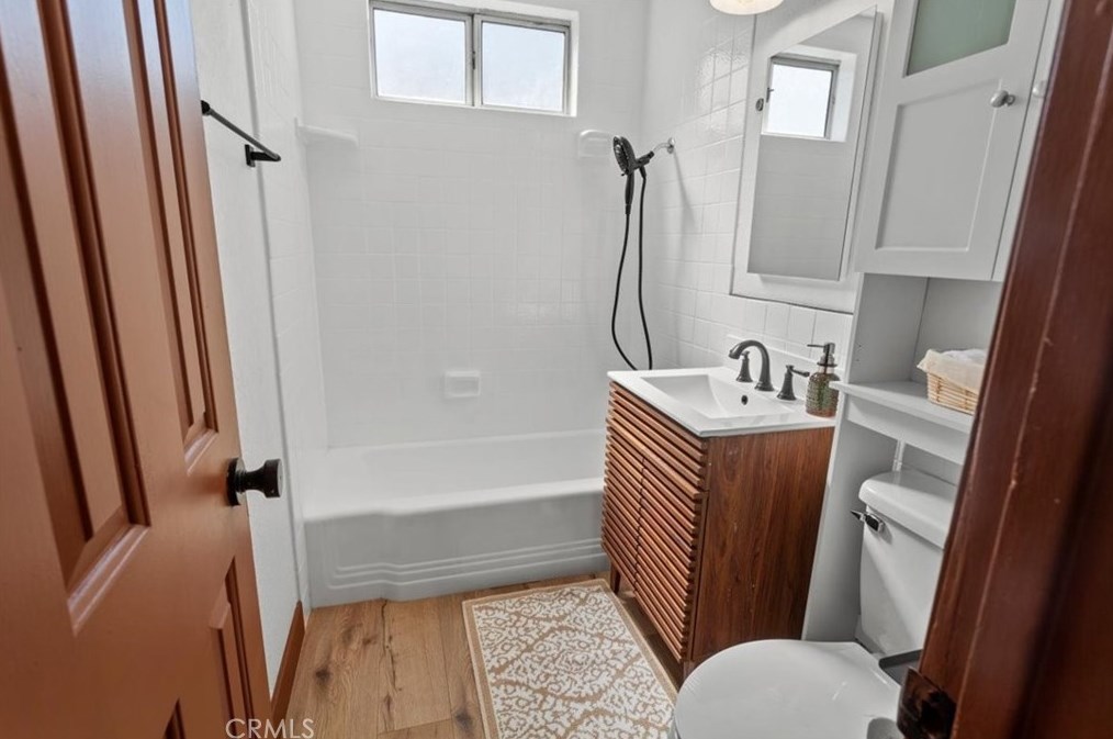 16362 Hollywood Ln, Huntington Beach CA  92649-2635 exterior