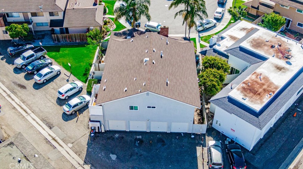 17051 Grove Cir, Huntington Beach CA  92647-5563 exterior