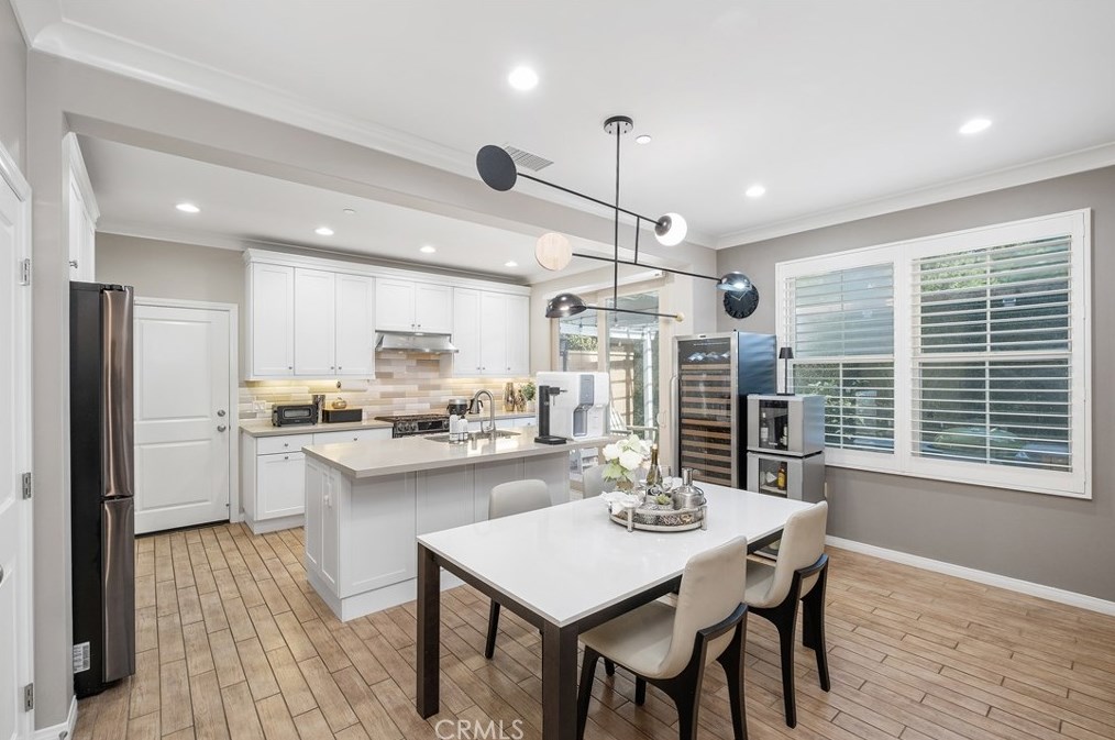 254 Kempton, Irvine CA  92620-2154 exterior