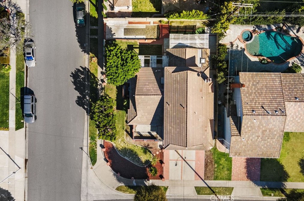 16042 Pitman Ln, Huntington Beach CA  92647-3433 exterior