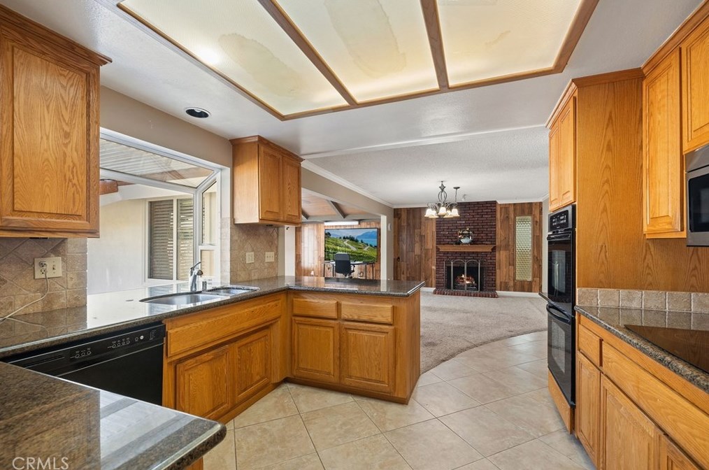 16042 Pitman Ln, Huntington Beach CA  92647-3433 exterior