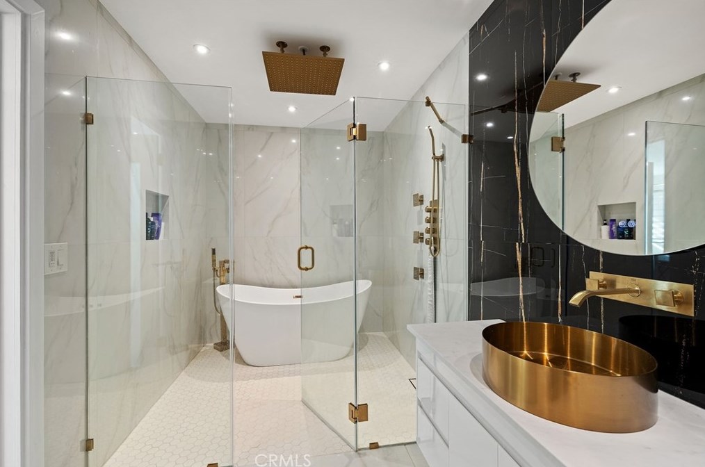 16042 Pitman Ln, Huntington Beach CA  92647-3433 exterior