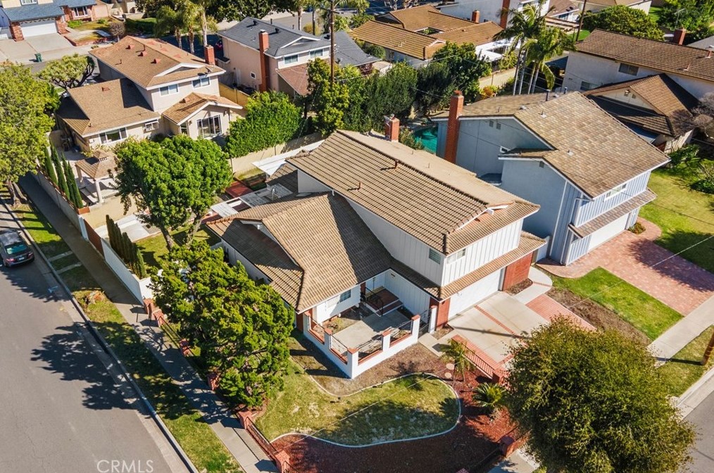 16042 Pitman Ln, Huntington Beach CA  92647-3433 exterior