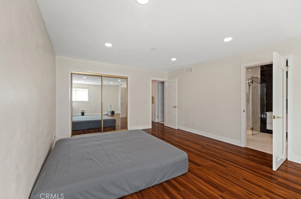 16042 Pitman Ln, Huntington Beach CA  92647-3433 exterior