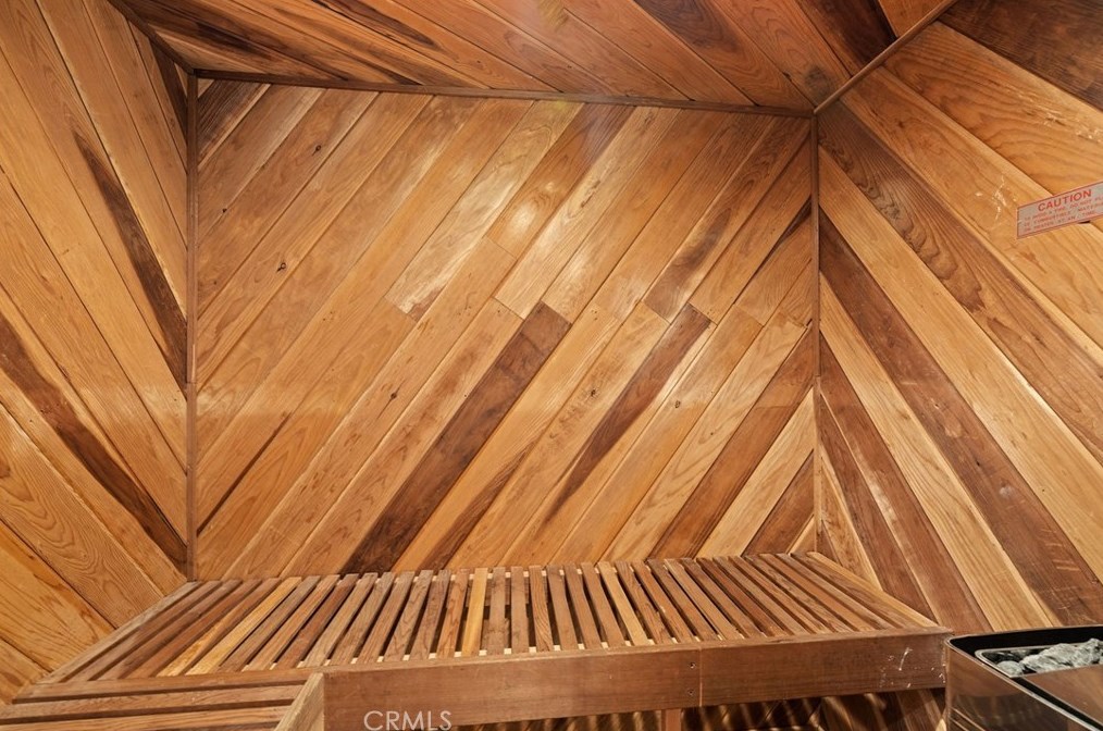 16042 Pitman Ln, Huntington Beach CA  92647-3433 exterior