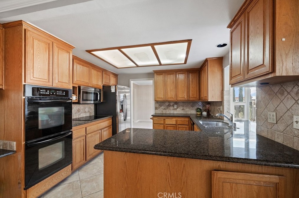 16042 Pitman Ln, Huntington Beach CA  92647-3433 exterior