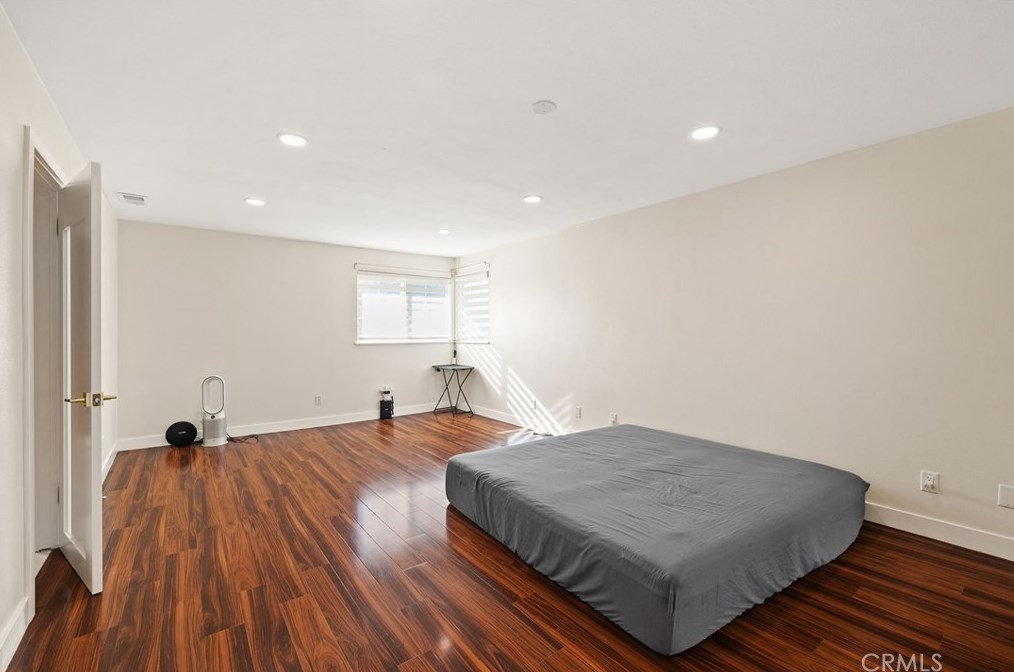 16042 Pitman Ln, Huntington Beach CA  92647-3433 exterior