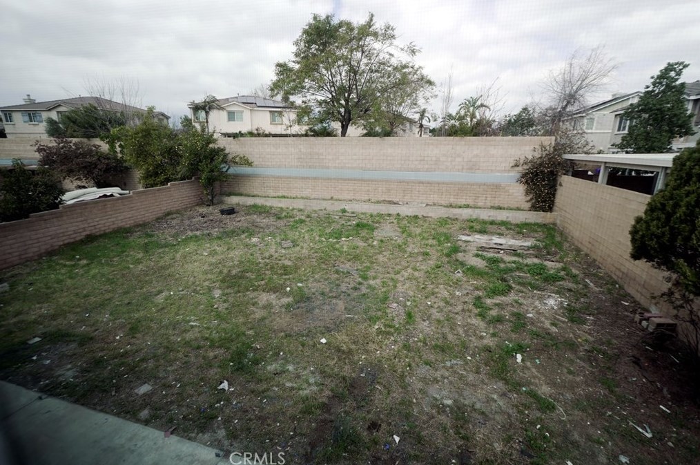 16594 San Jacinto Ave, Fontana CA  92336-2056 exterior