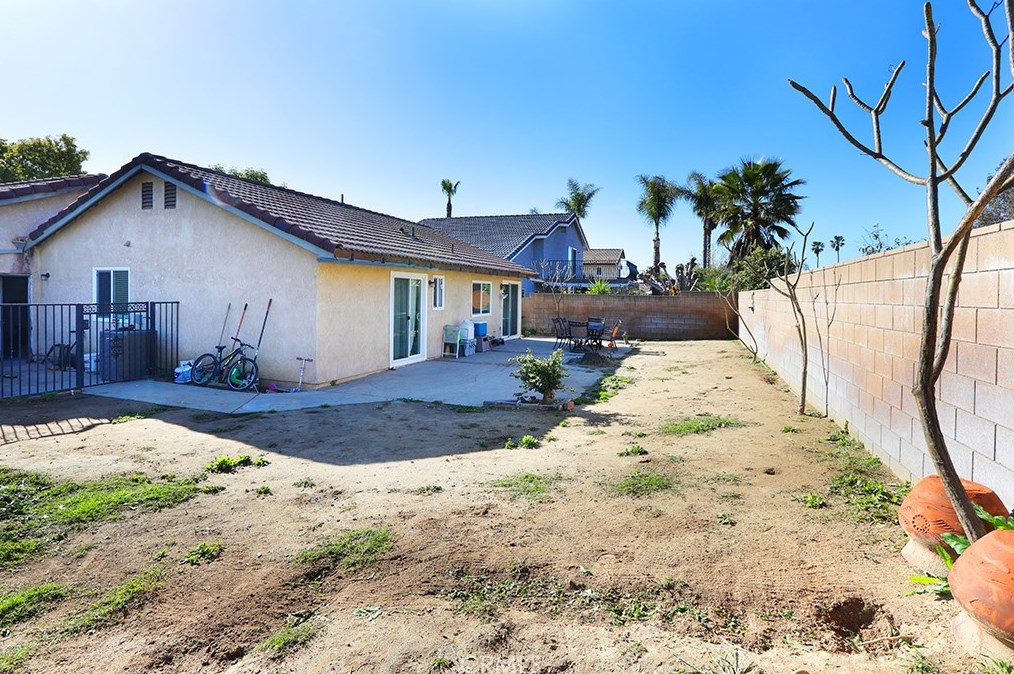 7420 Grace St, Fontana CA  92336-2379 exterior